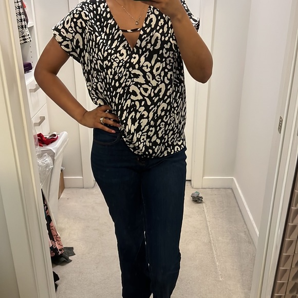 Black/White printed blouse - forever 21 - small - Picture 8 of 8